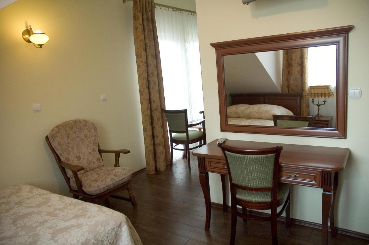 Hotel Mateo Stopnica Extérieur photo