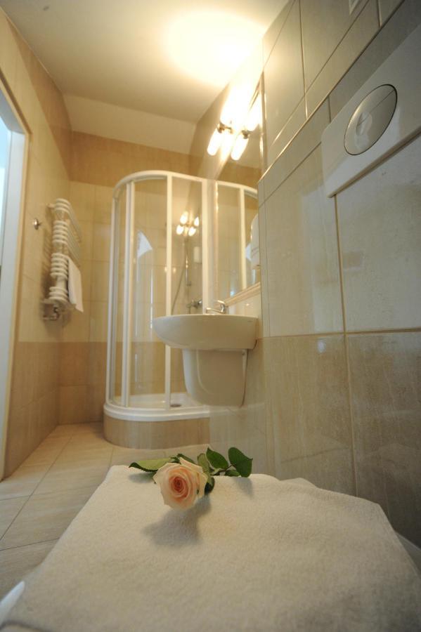Hotel Mateo Stopnica Extérieur photo